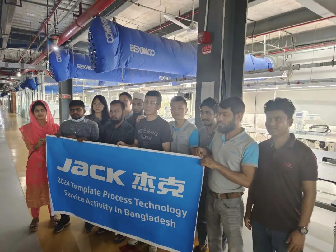 近一个月来,突破了小止口贴袋,人字缝贴标,免烫双线带盖等多种瓶颈