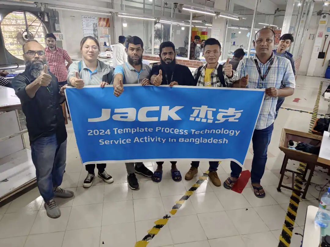 近一个月来,突破了小止口贴袋,人字缝贴标,免烫双线带盖等多种瓶颈