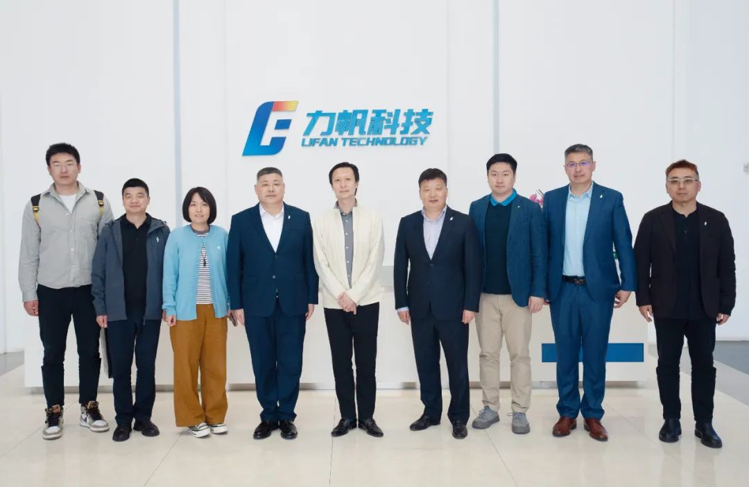 中国能源汽车传播集团党委书记董事长谢戎彬一行到访力帆科技