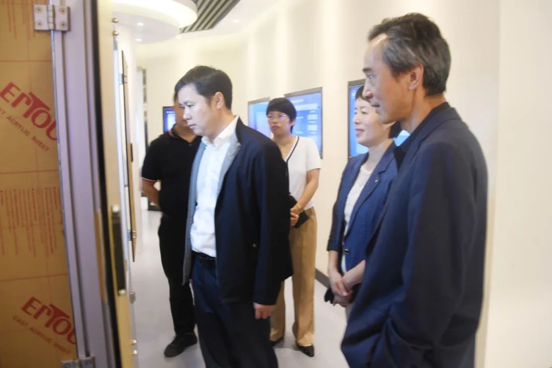 广西北流市市委副书记,市长华海德率队莅临华是科技调研考察