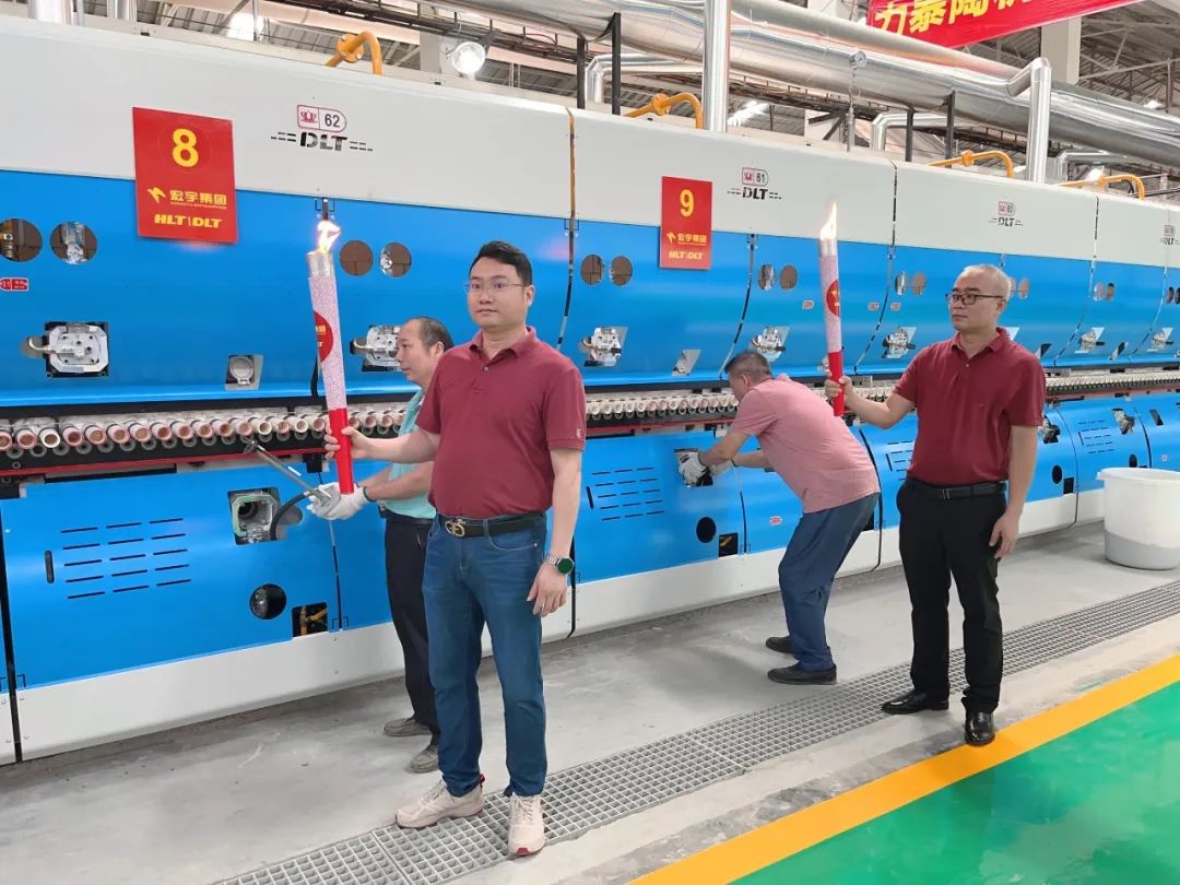 宏威陶瓷清远基地总经理钟伟标,生产部长许健泰,设备科长唐友明等携