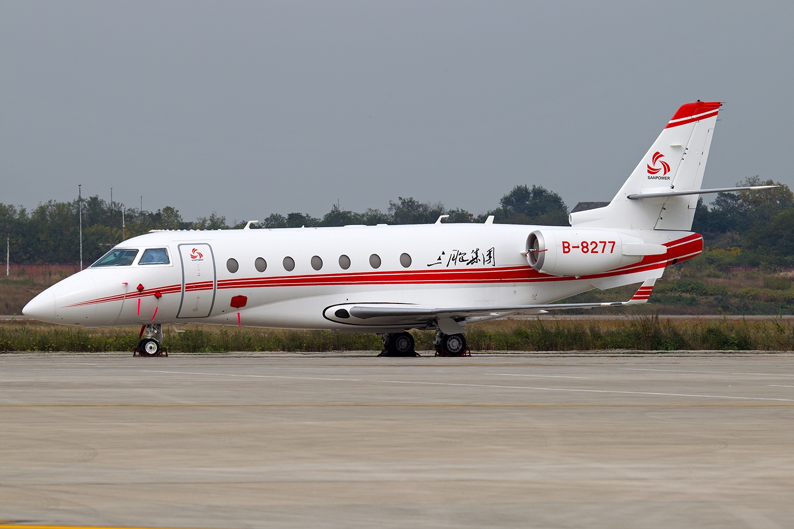 [置顶]宏图三胞3500万美金豪华公务机高清美图(包括装修)