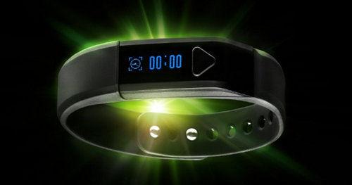 探路者推出智能蓝牙耳环