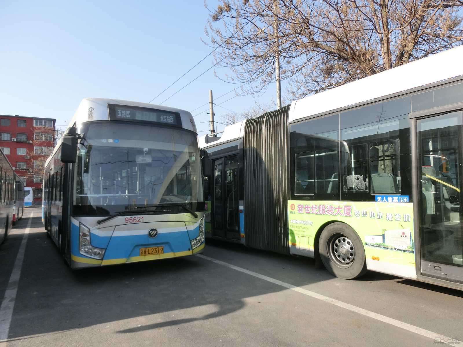 独家谍照北京电车保养厂福田新款18米左开门brt无轨电车