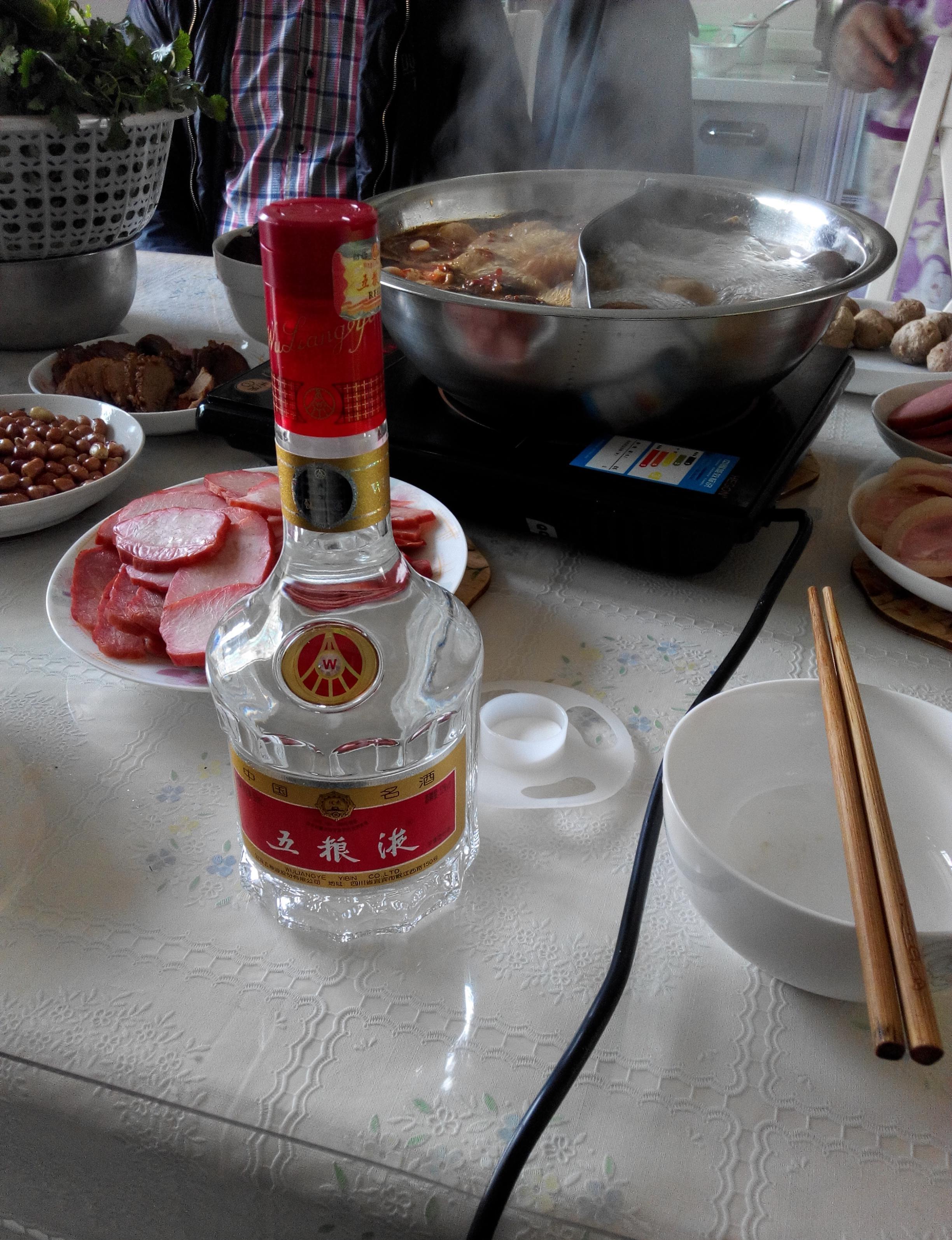 五粮液走进百姓家庭消费,何须公款来买单?