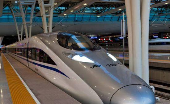 中国南车研制的中国高铁代表车型crh380a型高速动车组亮相意大利米兰