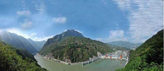 枕头坝一级水电站首台机组顺利实现并网发电