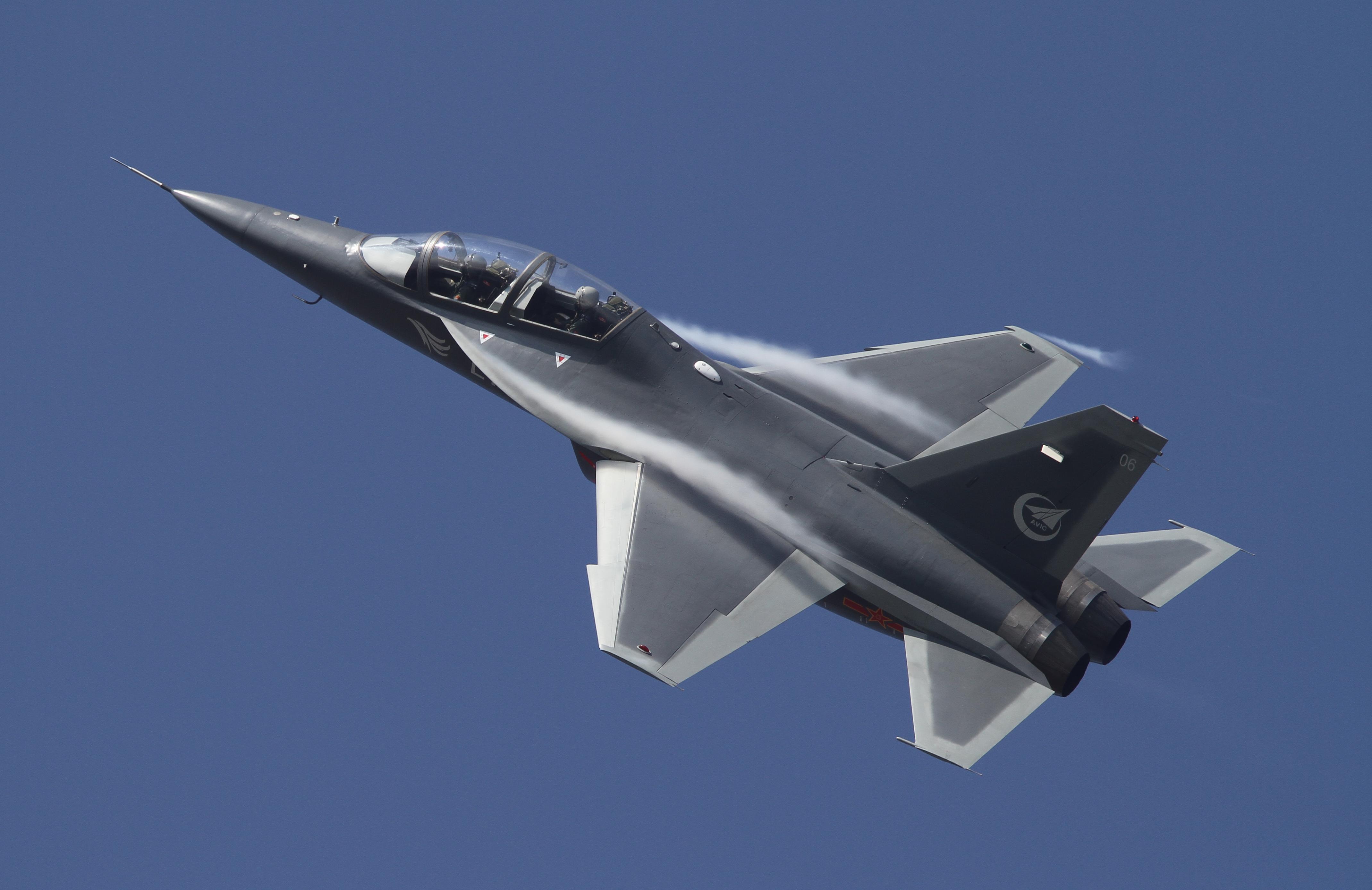 中航工业集团网站对洪都航空l15猎鹰高级教练及的简单介绍