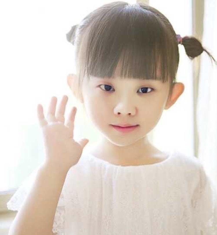 小女子夜观天象,铁龙迎皓月飞翔,嫦娥驾龙嬉戏於银河