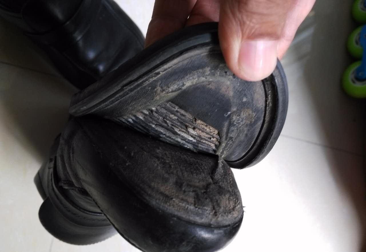 尊敬的奥康领导请问从奥康直营电商买了新皮鞋48天就开裂成大嘴巴不能