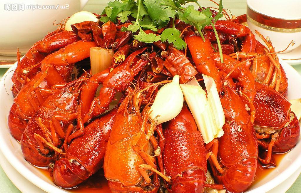 来了喂新鲜热辣小龙虾