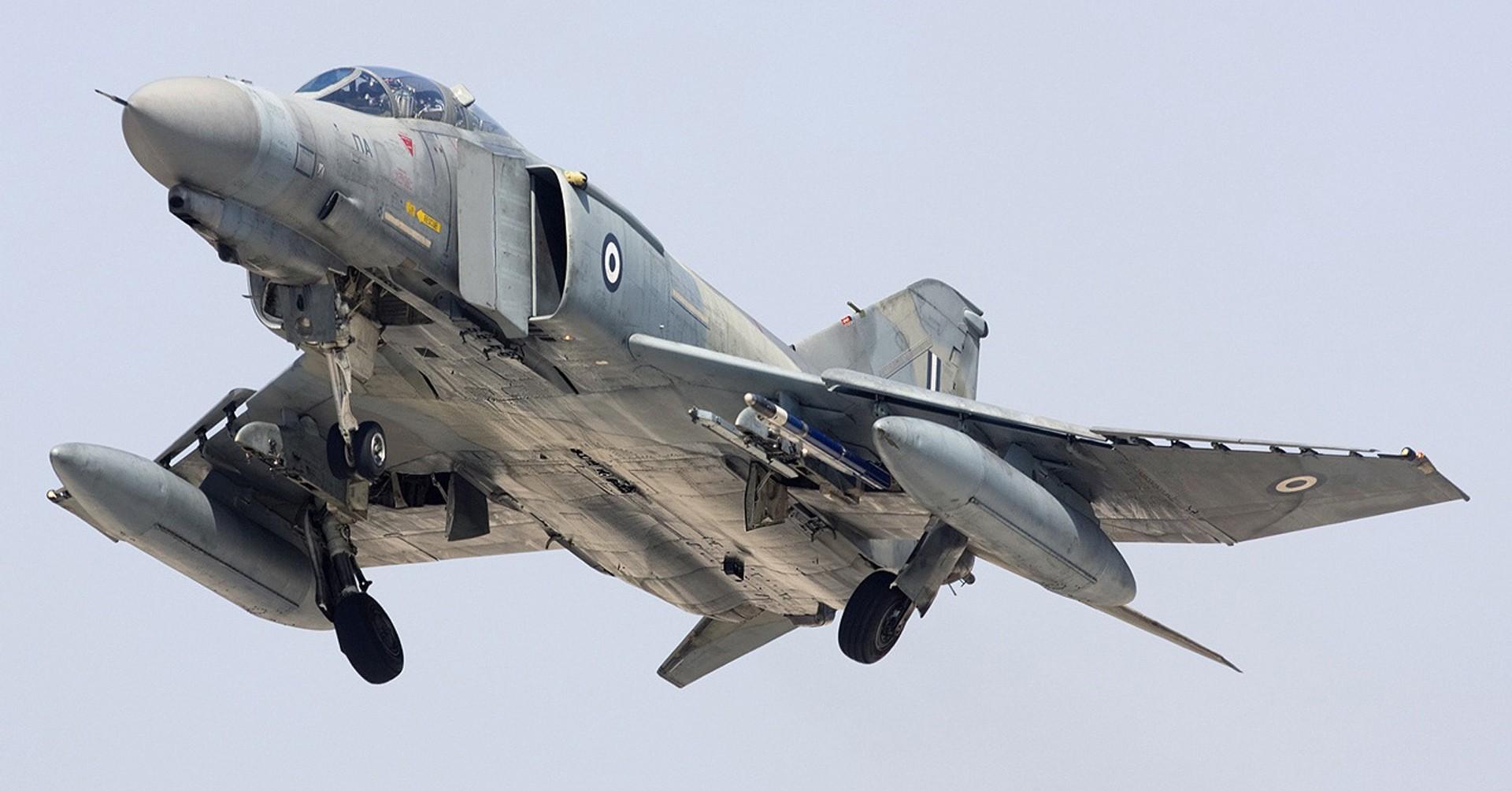 正文歼击机早期分为制空和截击两种主力机型,后来不再有专用截击机