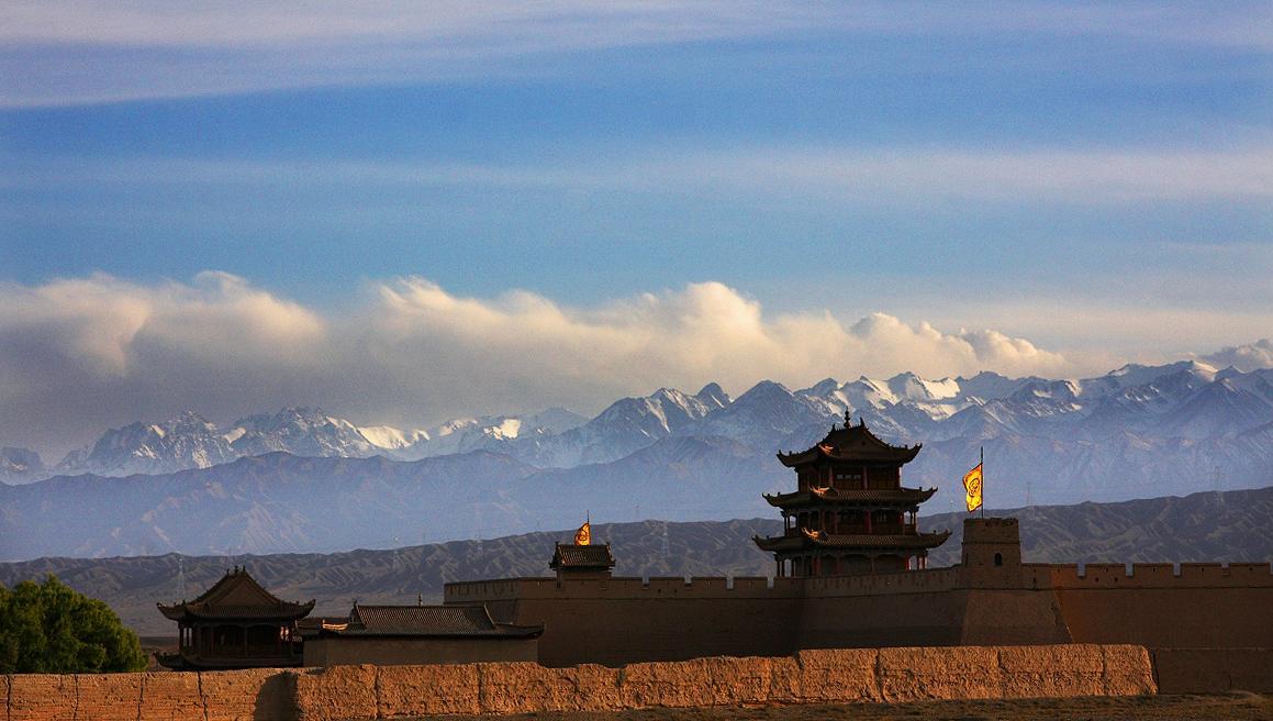 站在城头观山景 风光无限