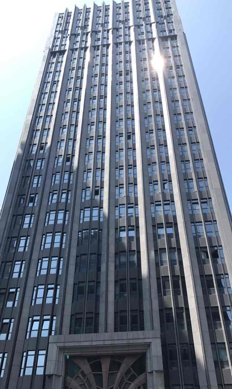 专程来上海看看东方财富大厦,很壮观大公司就得有顿像样的大楼,公司一