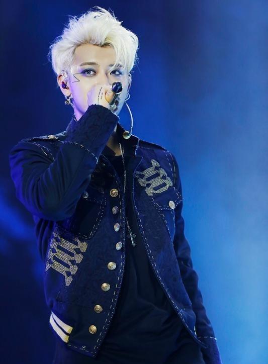 黄子韬巡演首唱《collateral love》 表白南京歌迷超热情