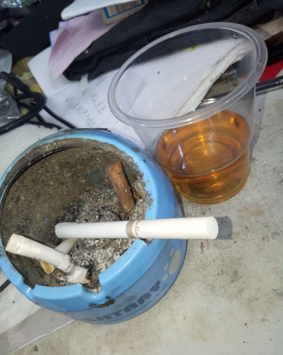 一杯茶,一支烟,一只千股看半天