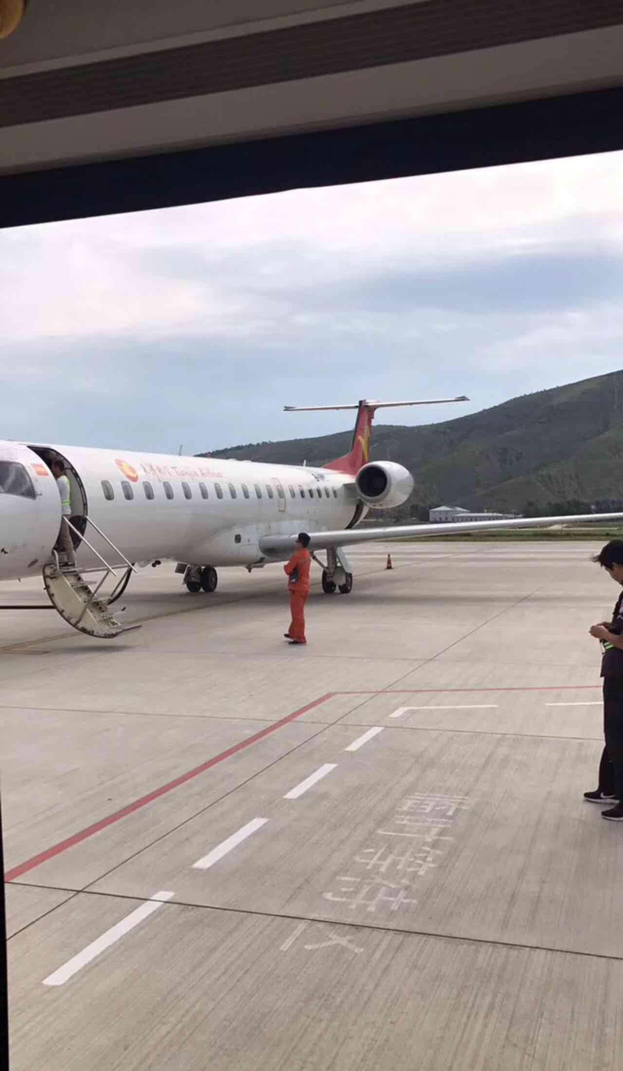 赤峰玉龙机场飞机坠毁图片
