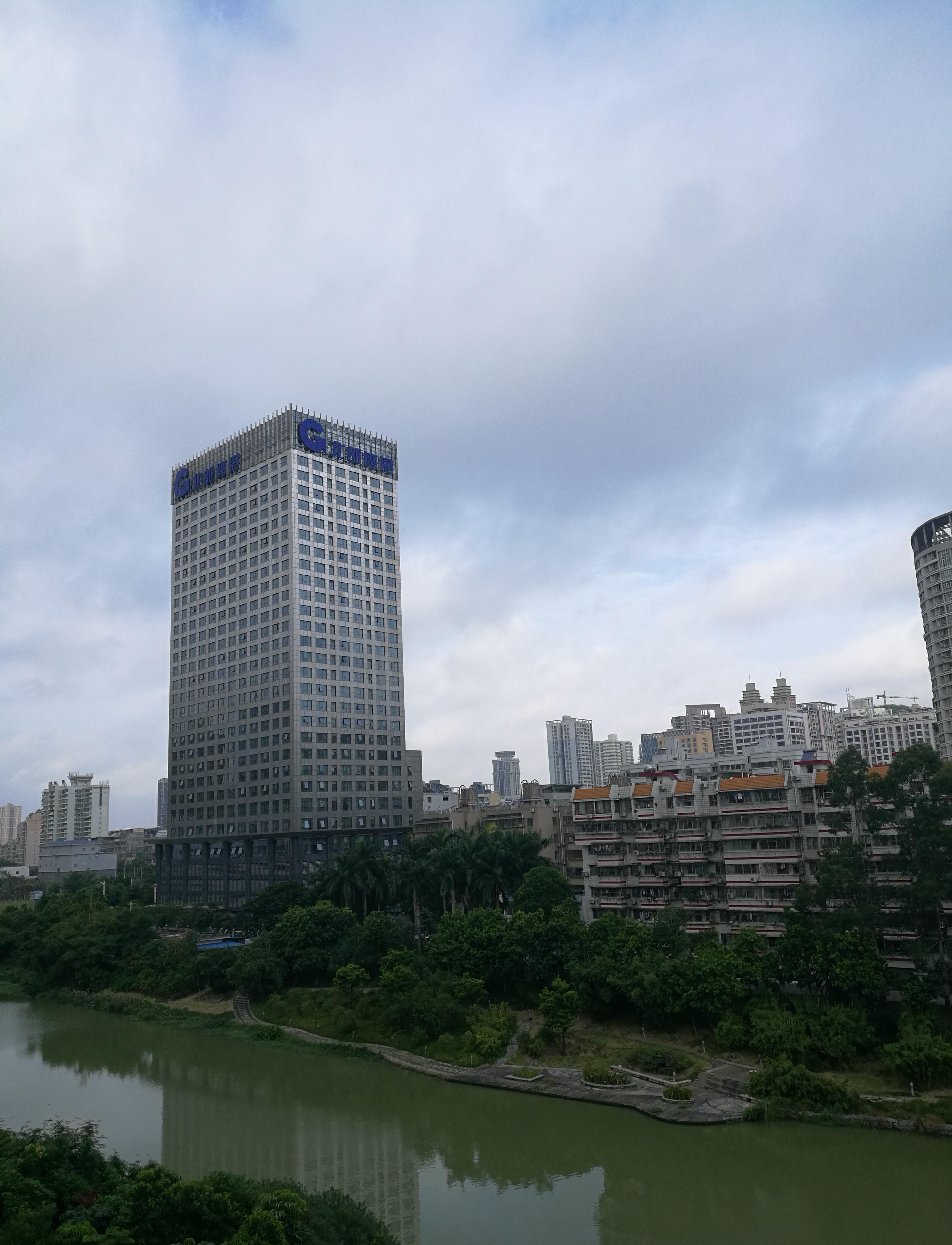 给你们看看北部湾港的总部大厦