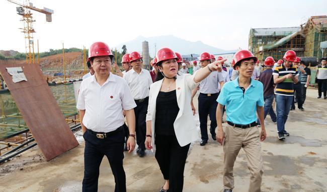 郴州市副市长贺遵庆,市政府秘书长黄泽生,资兴市副市长杨发参加调研.