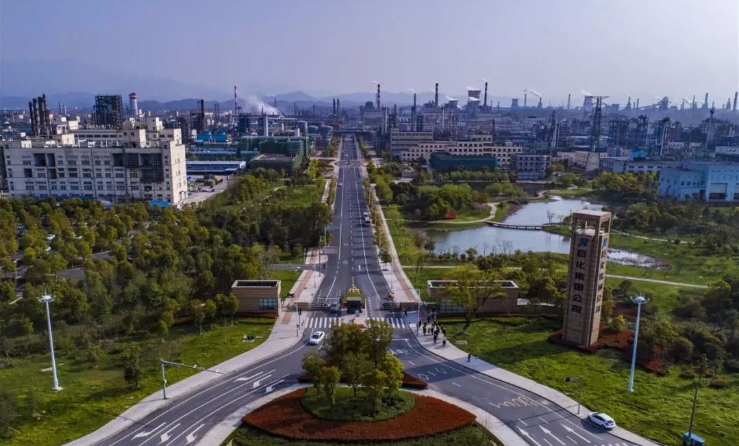 2018,巨化成立六十周年,股价上十六!