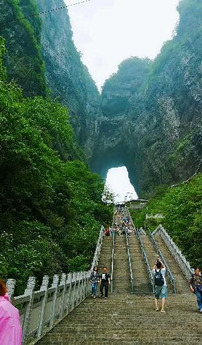 通过低价以股代息郑松兴团伙变相掠夺中小投资