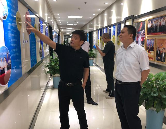 鑫融基会客厅中原资管董事长马洪斌、中国邮政