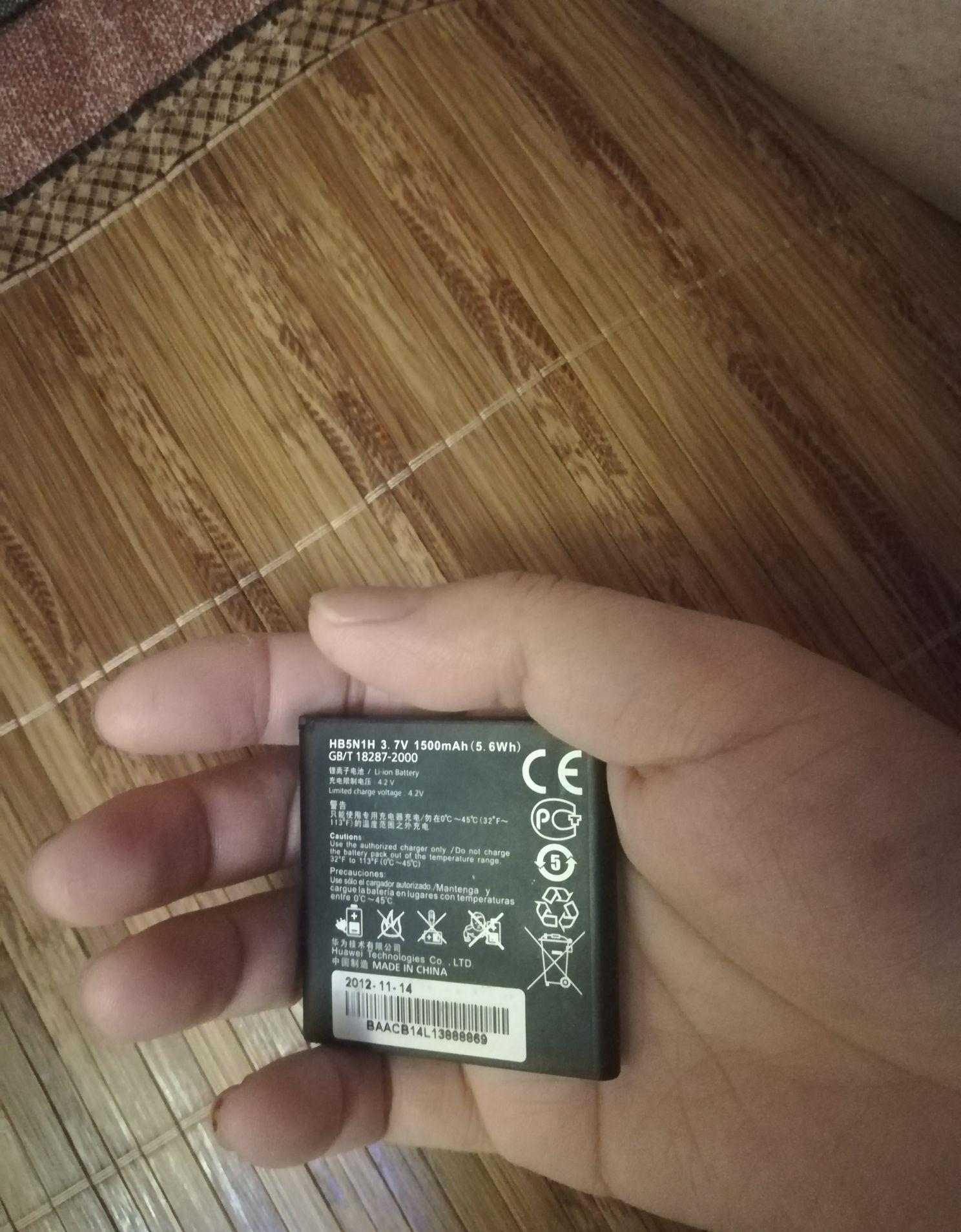 找了一块旧的手机电池对比一下,应该可以大概估算出小电芯的容量