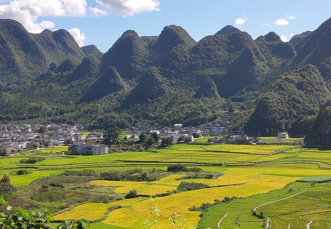 黔西南兴义市万峰林天田园风光