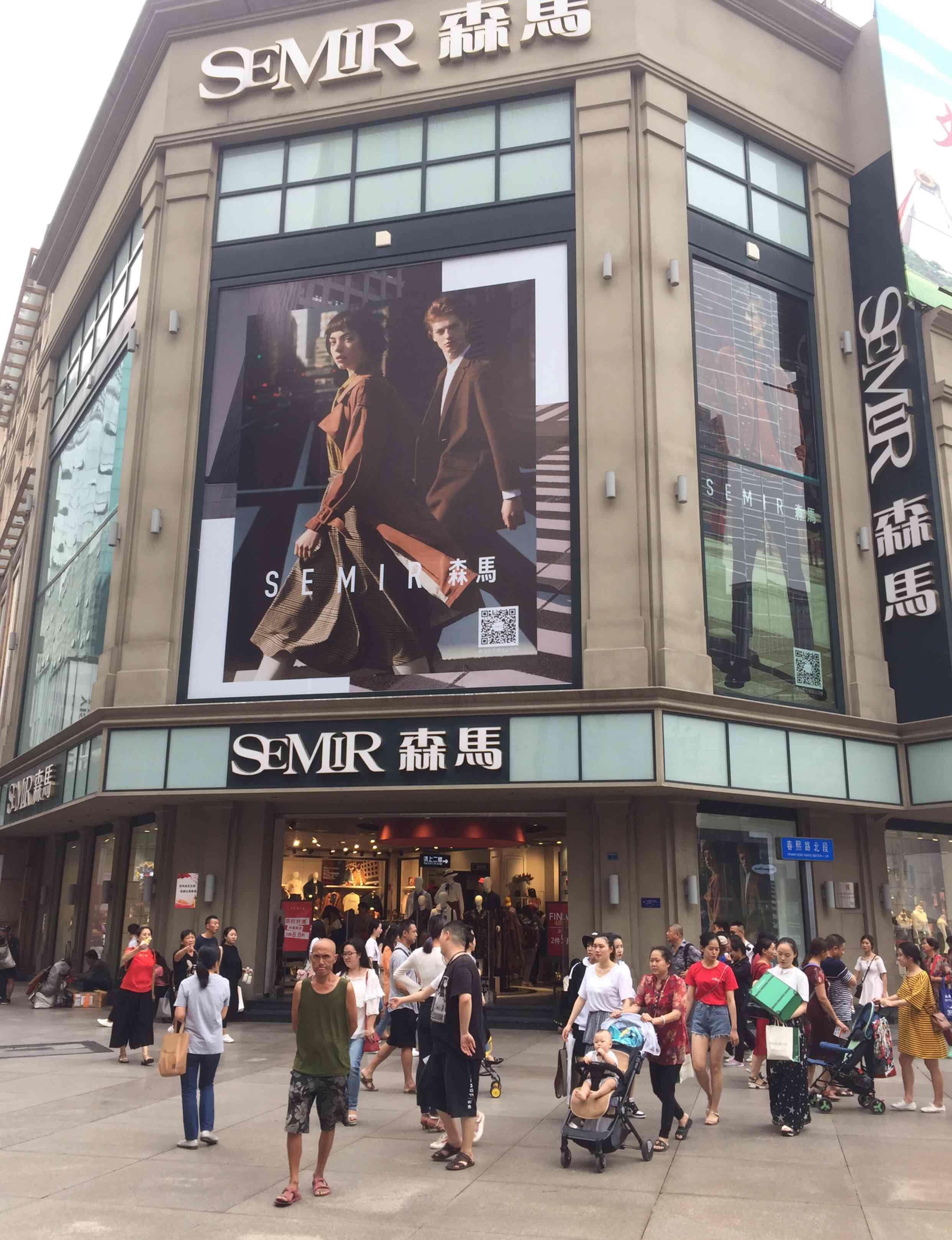 我现在在成都春熙路步行街户外大广告牌没有一块是分众的