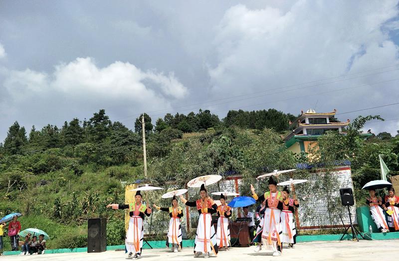 镇宁江龙镇的跳花节