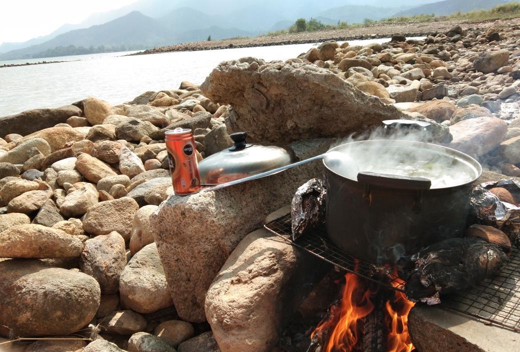 昨天酒好,带来海边野餐喝上,有意思啊