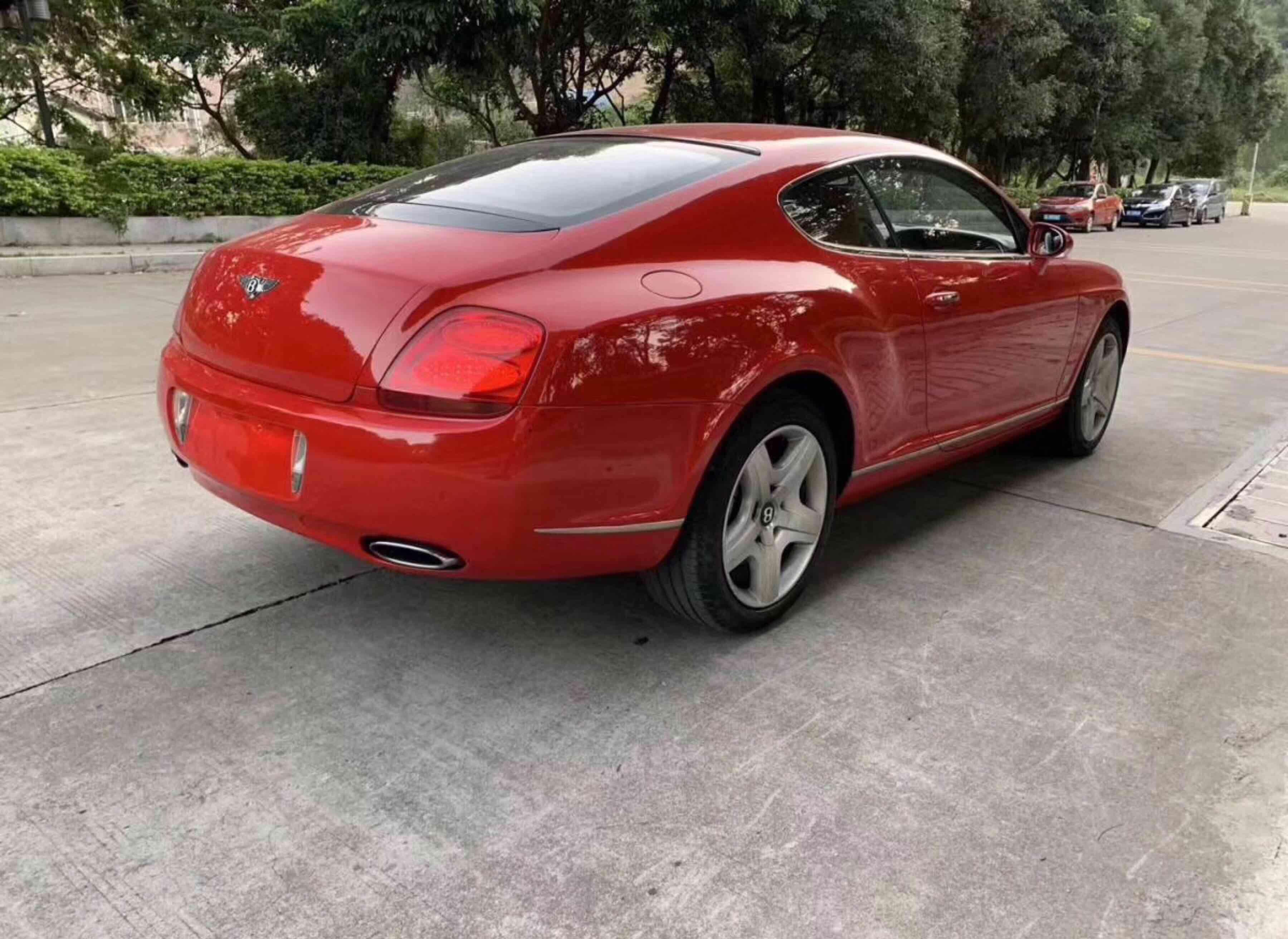 2009宾利gt 红外米内 两门四座无边框车门,w12双涡轮增压6.0排量发