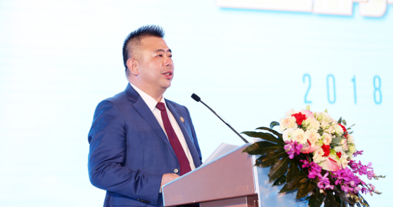 成都康华生物制品有限公司董事长王振滔先生代表康华董事会和全体员工