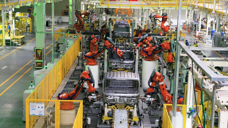 超级卡车工厂生产车间