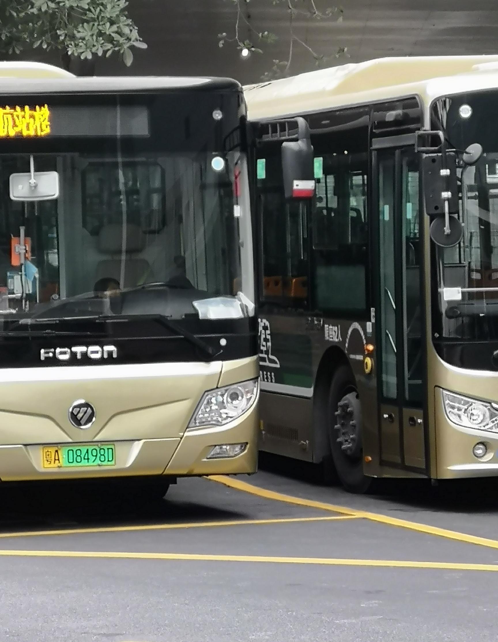 广州白云国际机场空港快线车队大部分已换成力帆新能源汽车.