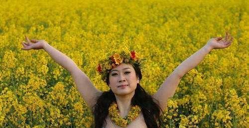 《蓉姐*女神赋》 传奇川府美佳人, 身居康巴高原城.