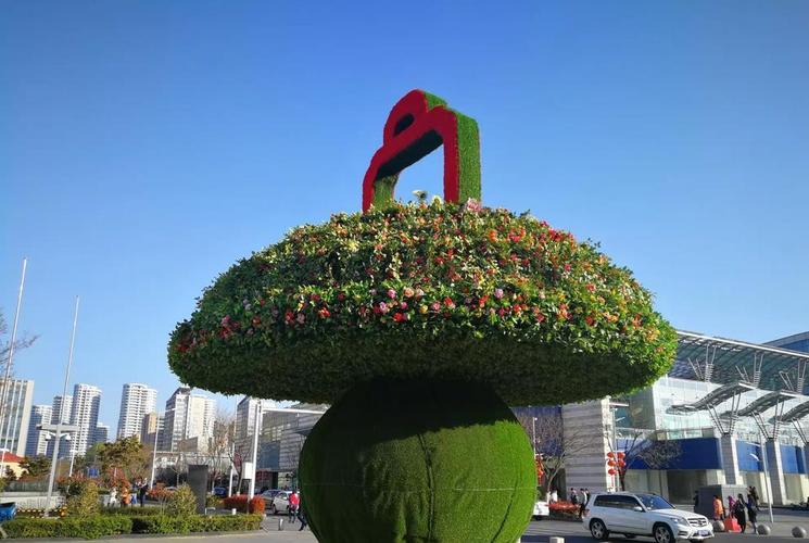 #人民海军成立70周年# 四月的青岛,彩旗飘展,处