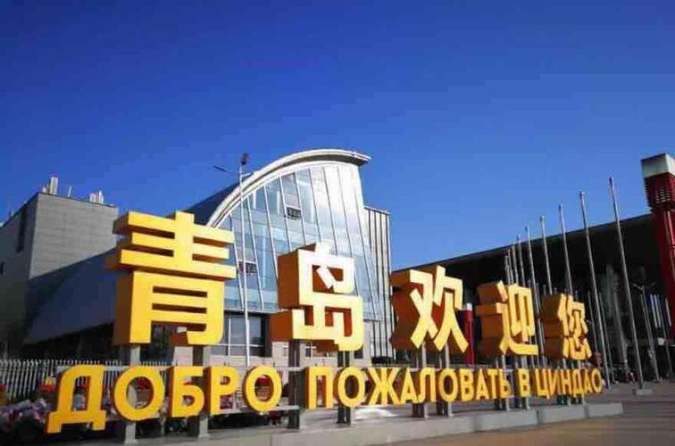 #人民海军成立70周年# 四月的青岛,彩旗飘展,处