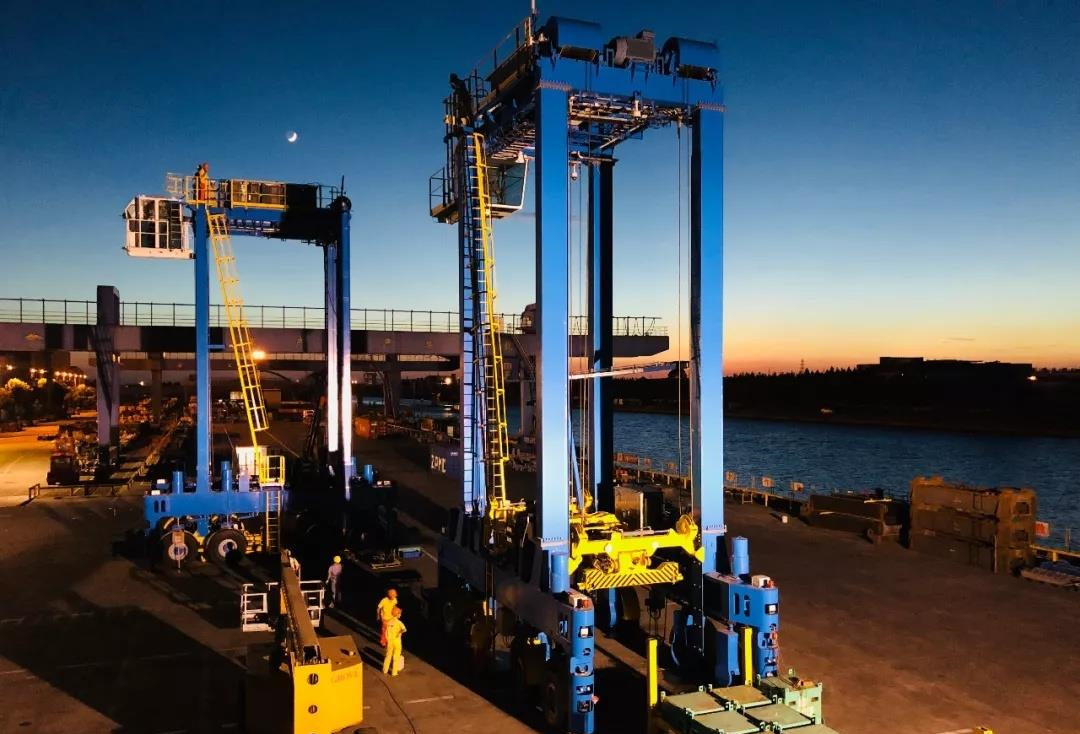 无人驾驶 zpmc智能跨运车首次实现商业落地 上海振华重工今天 近日