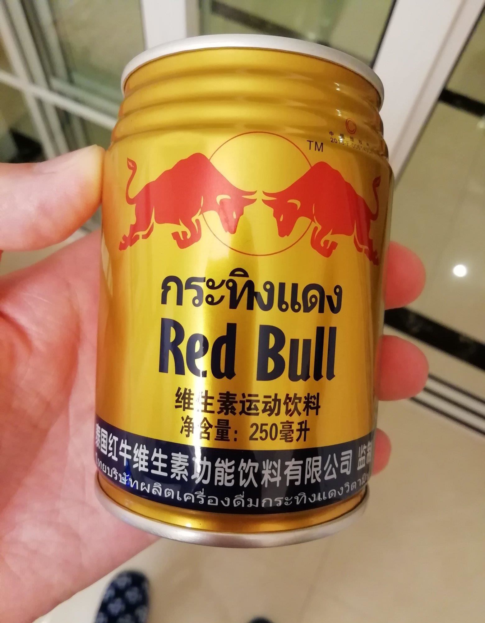 我拍了一下其它制罐厂给泰国红牛的罐体包装,完全不能和奥瑞金的制罐