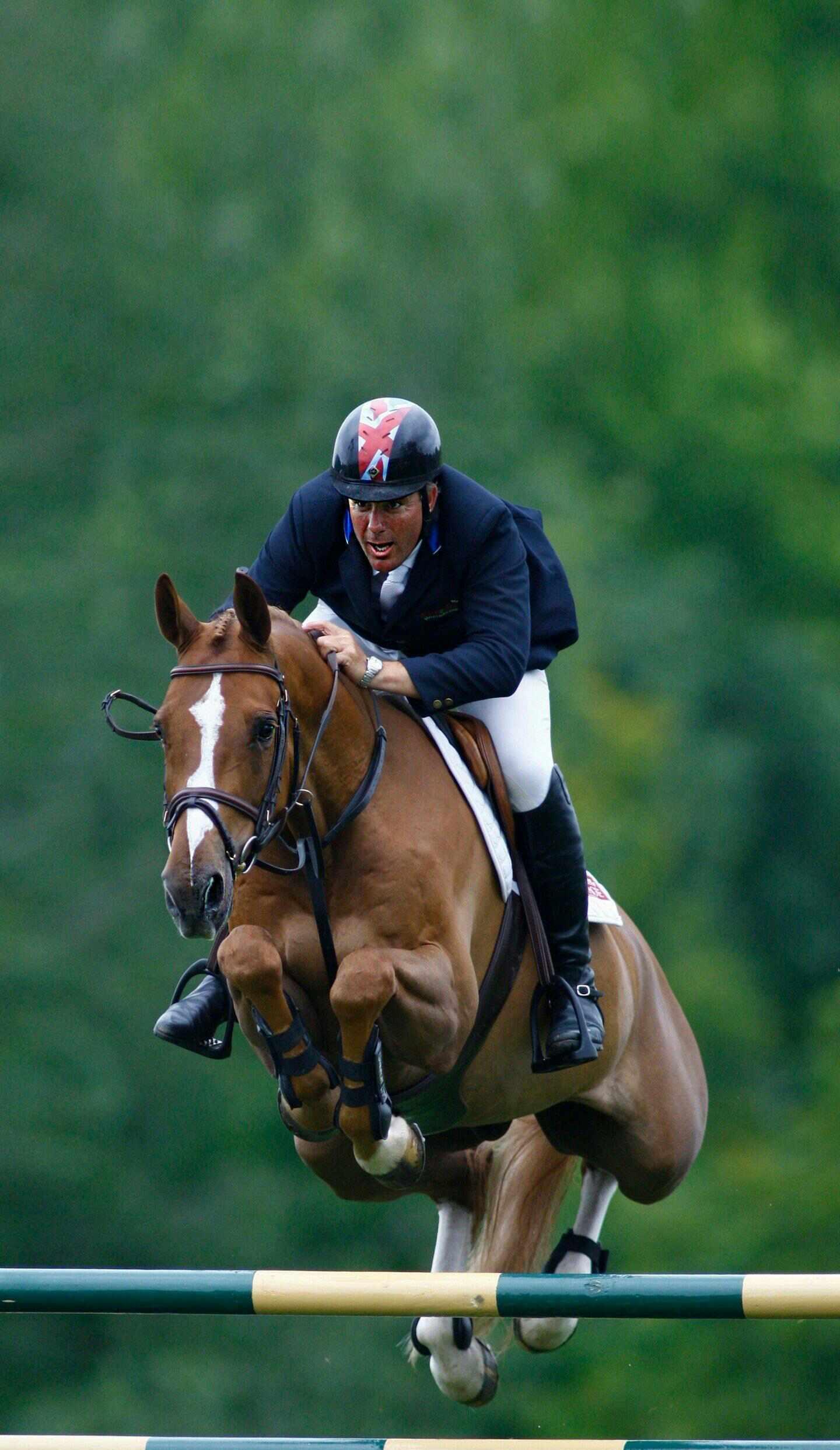 楼老板对资本运作缺经验,过山车有点恐怖,骑上马别摔下哦