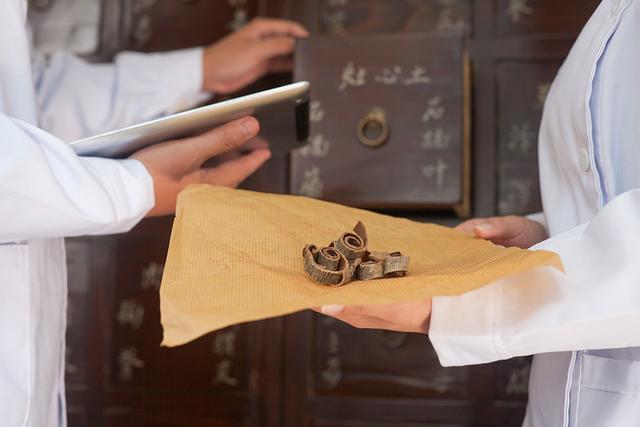 卫健委发文西医不准开中成药需上两年中医培训班