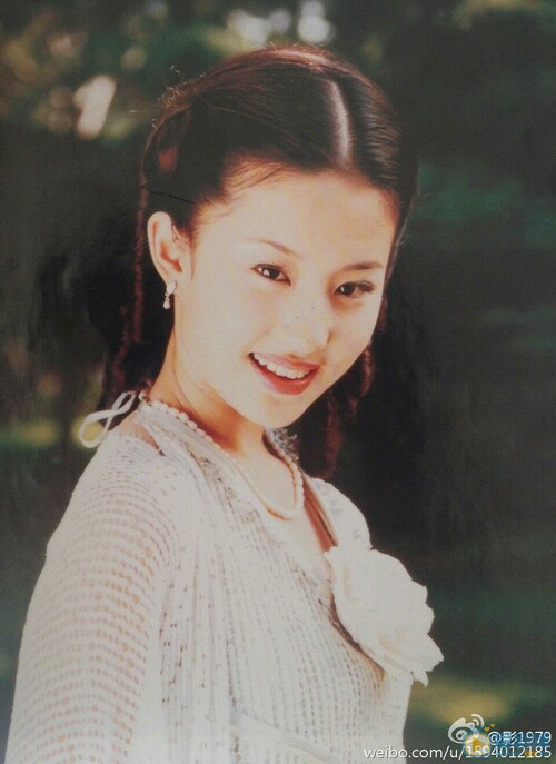 天气非常炎热,大家可以听听范晓萱的《雪人》