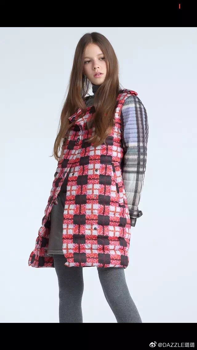 配图这件衣服就被山寨卖的很廉价了