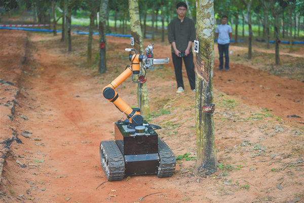 橡胶一机多树式智能割胶机器人投入试验,提升采胶自动化水平点赞1评论