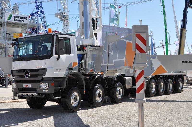 福田汽车引战后奔驰雷萨混领土泵车