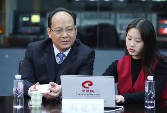 刘建军你晓不晓得,不跟着实势走要被打的知道不?