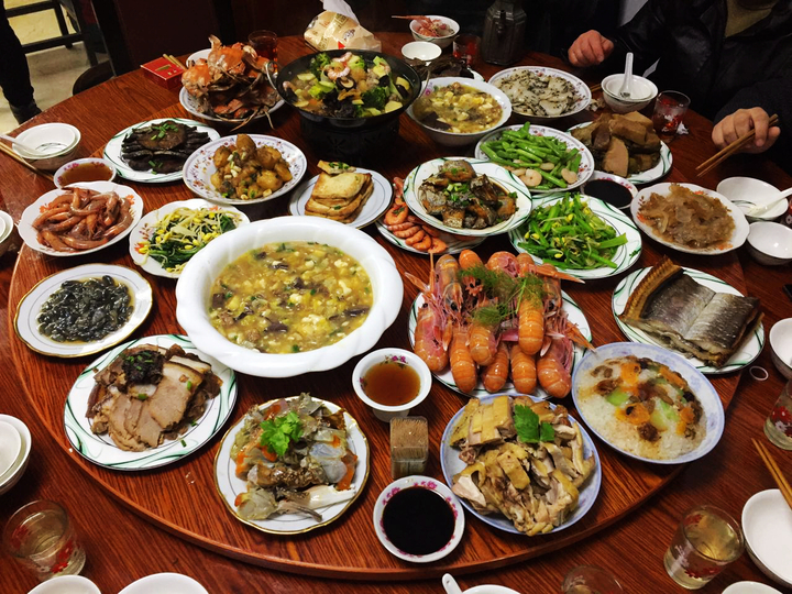 要过年了庄家打算割波韭菜包饺子