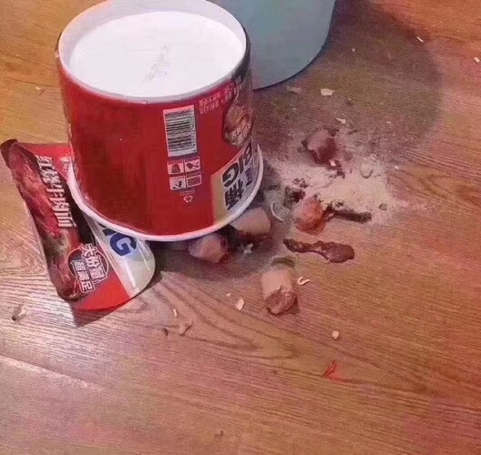 兄弟们明天对赌开始抄干家伙明天生死关头不多了了看我吃个泡面还打翻