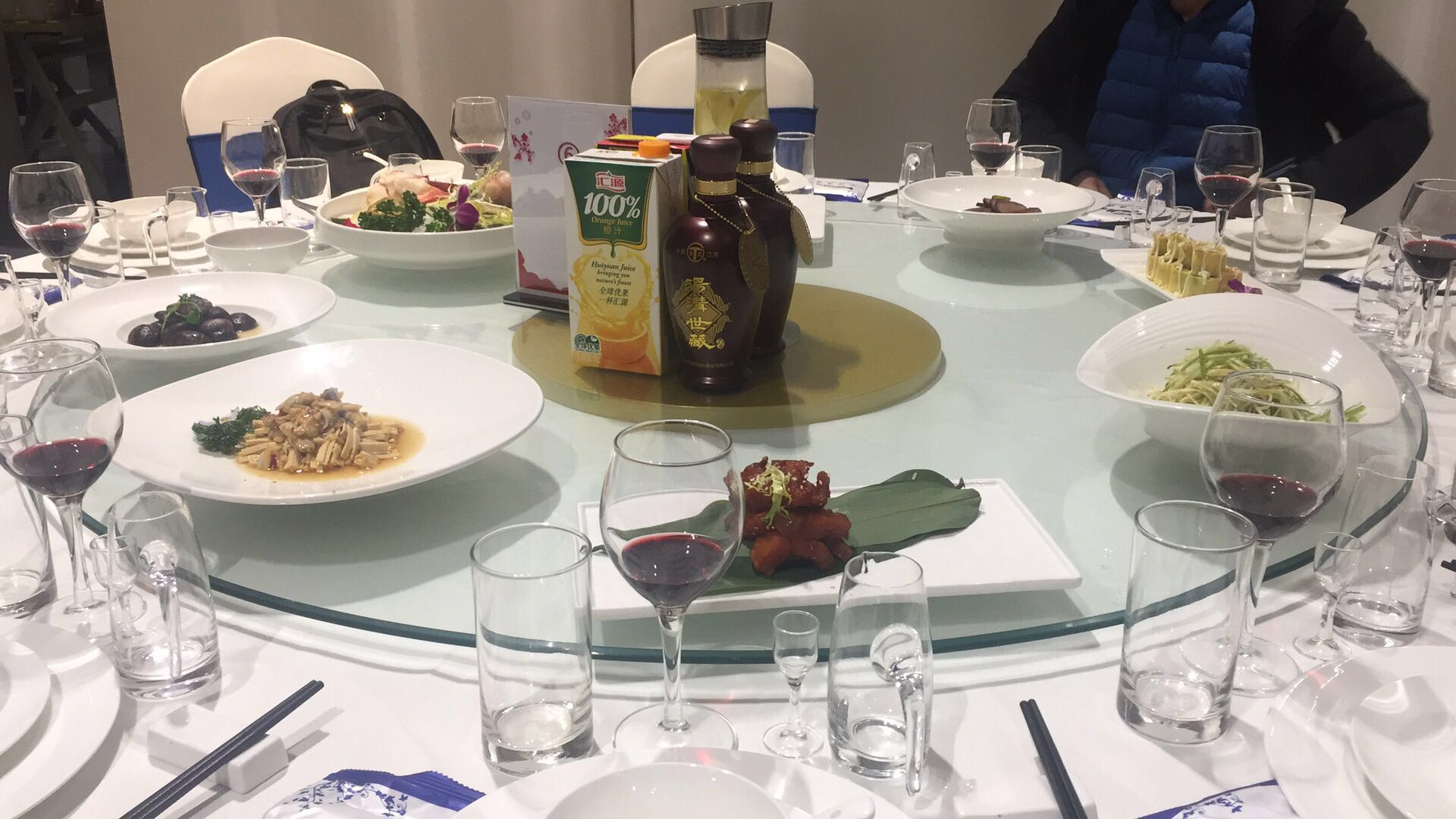 股东不走了公告:孙飘扬现场回应缷任董事长,周云曙接棒.